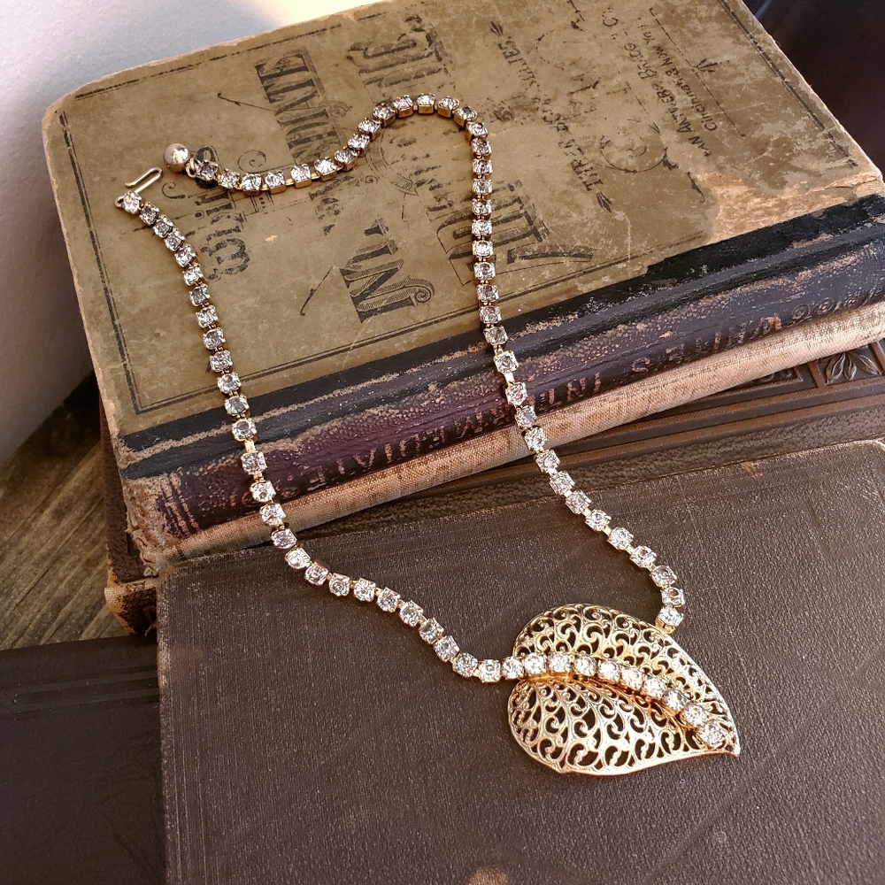 Vintage Gold Tone Leaf Gemstone Fashion Necklace 🍂😍
